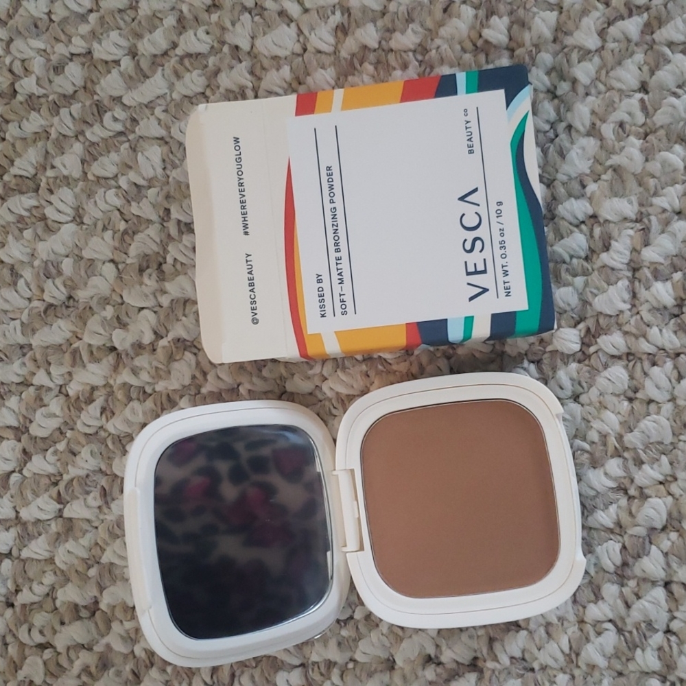 New vesca beauty bronzer